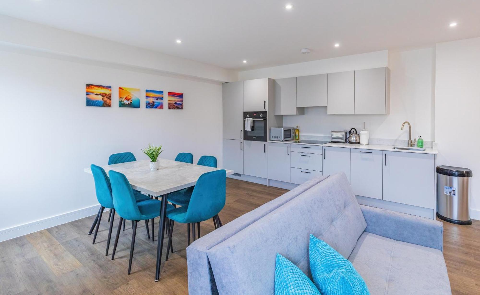 Central 2 Bed 2 Bath Apartment Near Brighton College, Beach, Hospital - Long Stay Offers Exterior photo