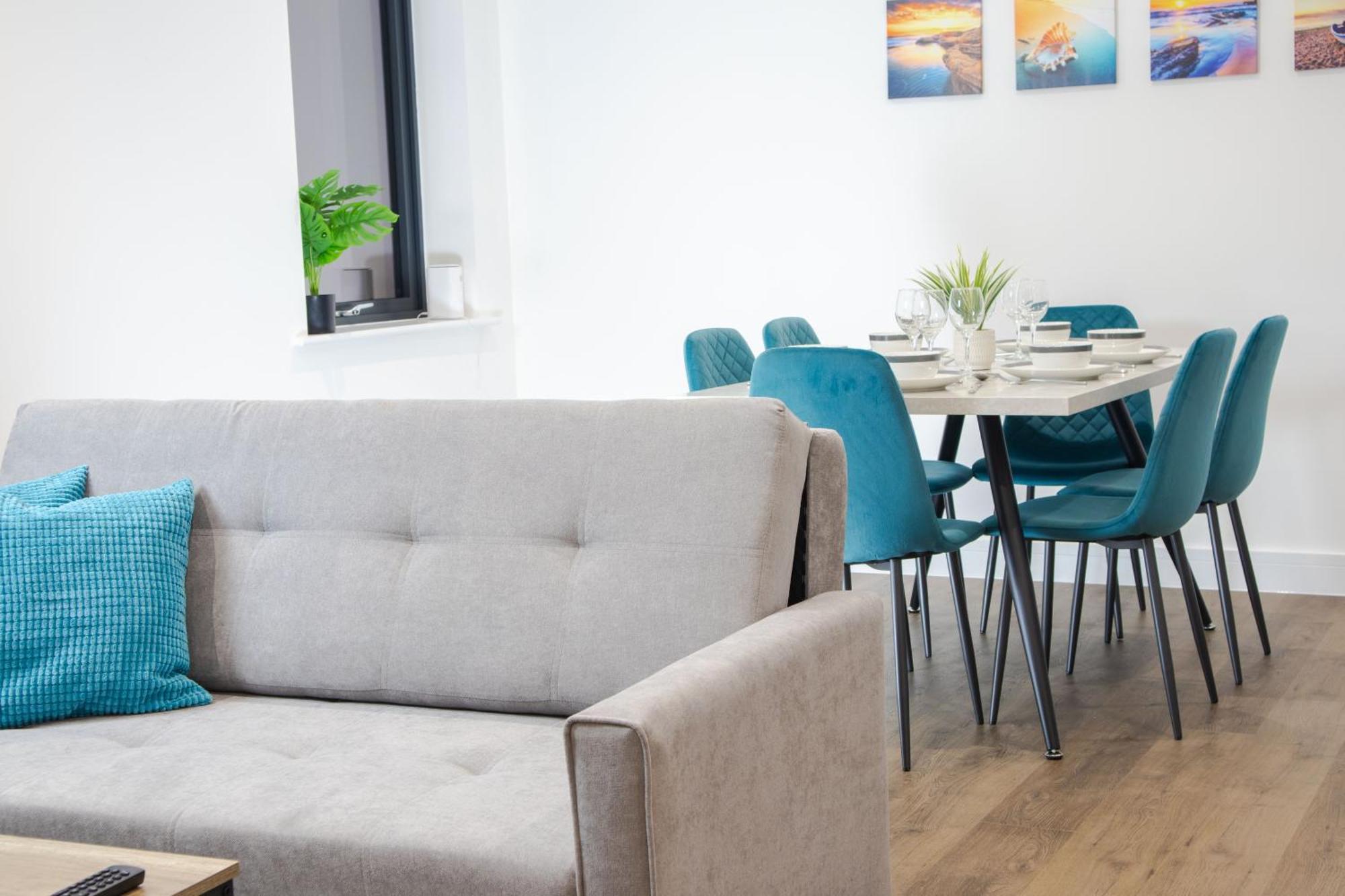 Central 2 Bed 2 Bath Apartment Near Brighton College, Beach, Hospital - Long Stay Offers Exterior photo