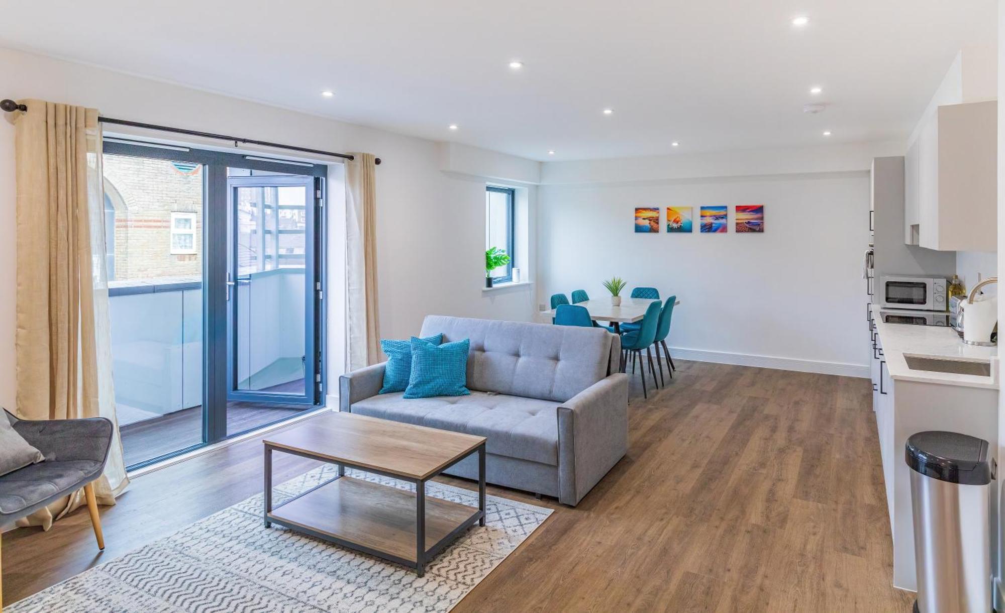 Central 2 Bed 2 Bath Apartment Near Brighton College, Beach, Hospital - Long Stay Offers Exterior photo