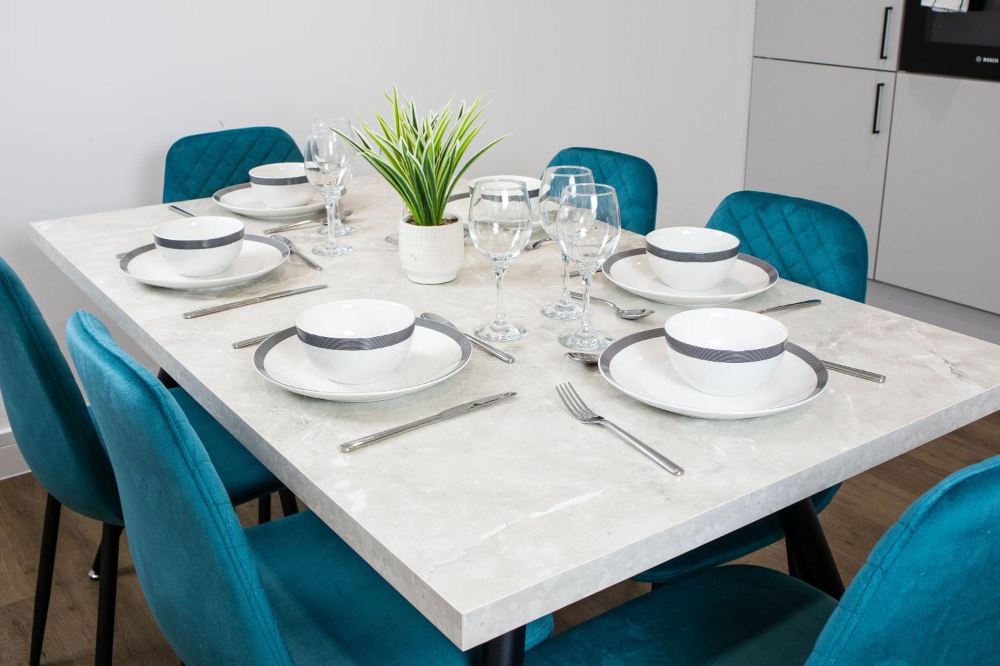 Central 2 Bed 2 Bath Apartment Near Brighton College, Beach, Hospital - Long Stay Offers Exterior photo