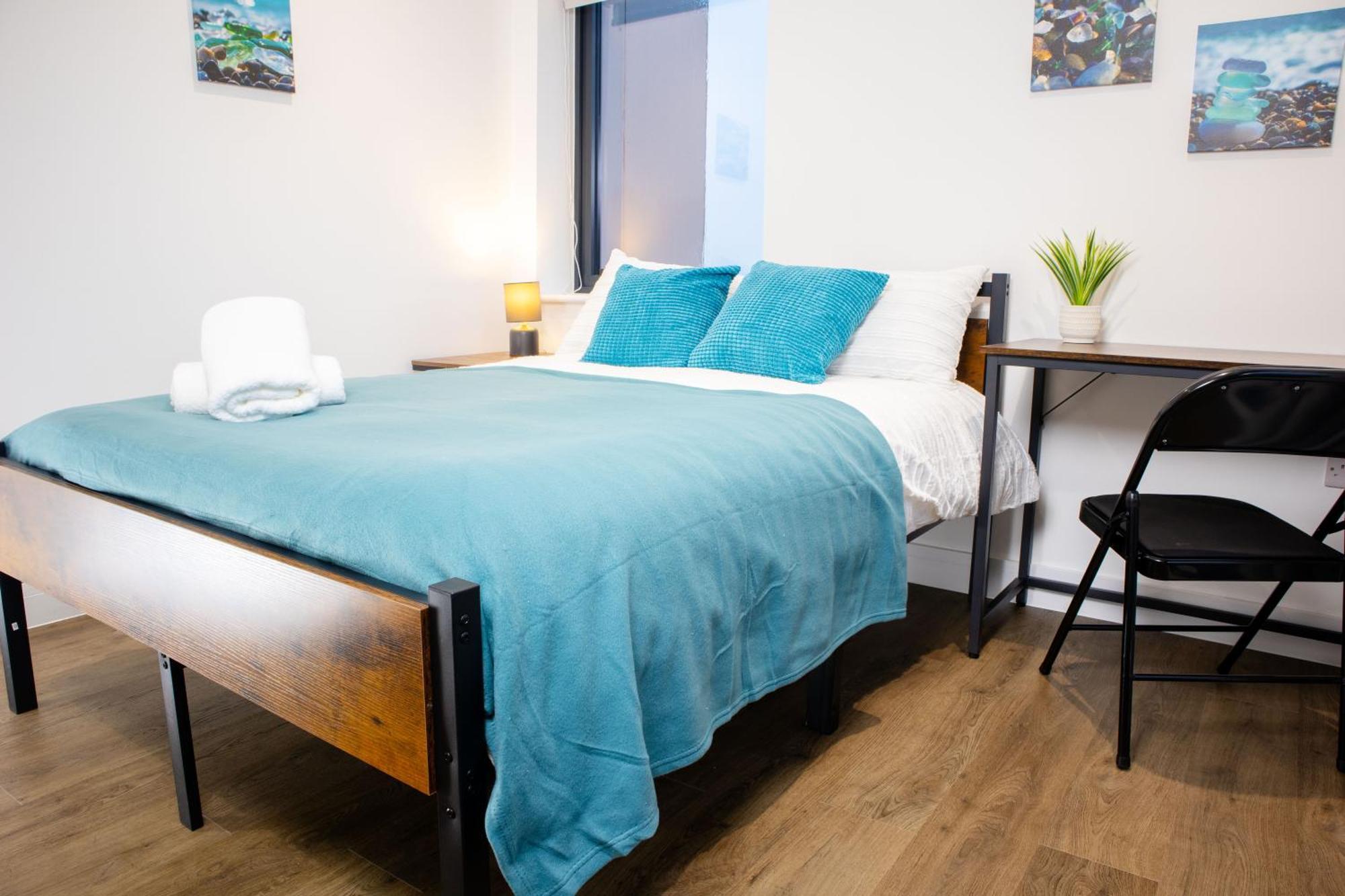 Central 2 Bed 2 Bath Apartment Near Brighton College, Beach, Hospital - Long Stay Offers Exterior photo