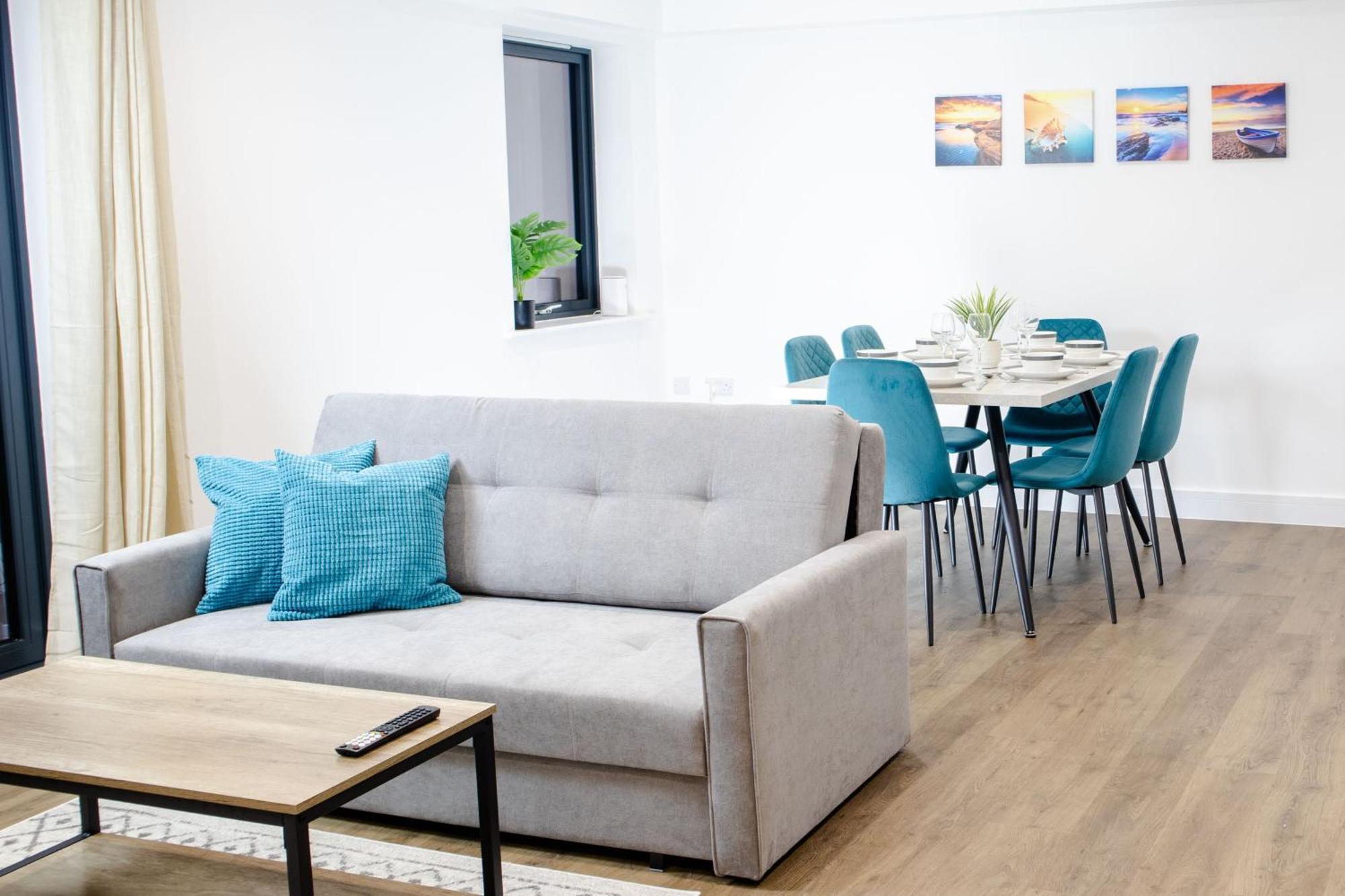 Central 2 Bed 2 Bath Apartment Near Brighton College, Beach, Hospital - Long Stay Offers Exterior photo