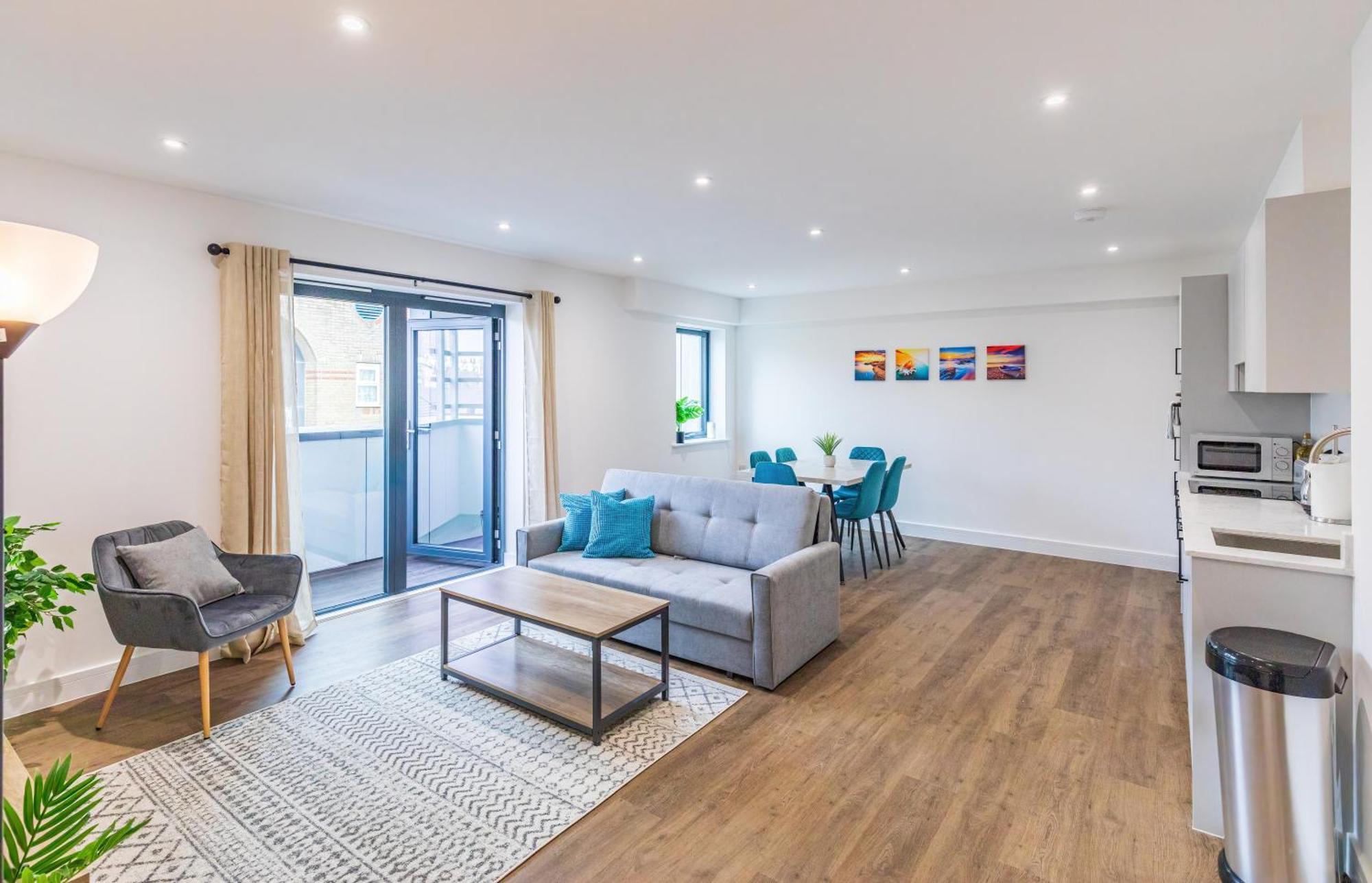 Central 2 Bed 2 Bath Apartment Near Brighton College, Beach, Hospital - Long Stay Offers Exterior photo